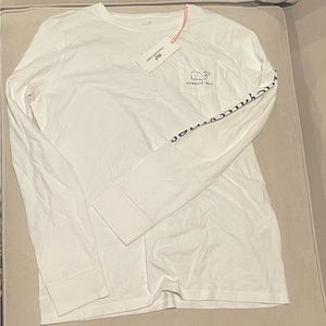 Vineyard Vines Vintage Whale Long-Sleeve Pocket Tee. White.